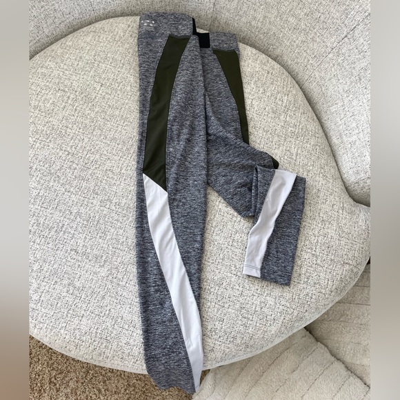 Victoria’s Secret PINK workout leggings - Picture 4 of 5